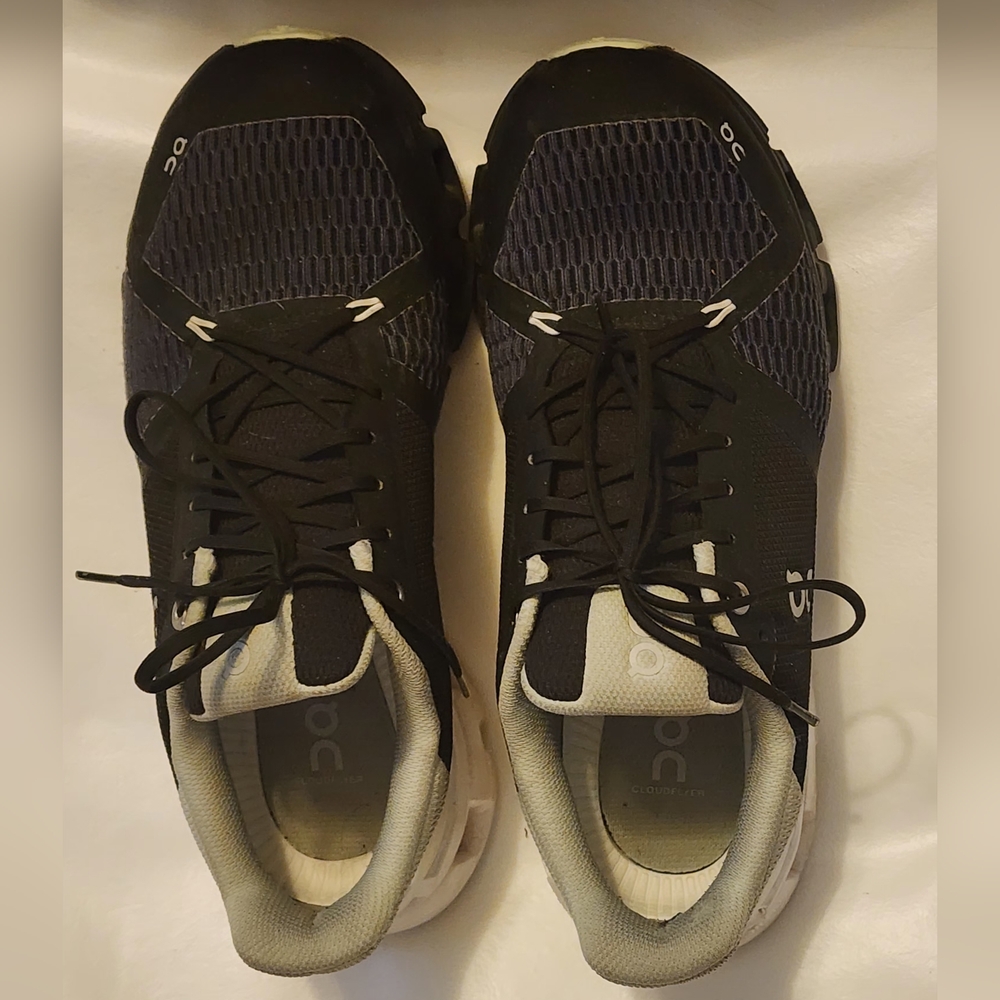 SOLD***OC On Cloud Running Shoe sz 10, Very Good Condition
